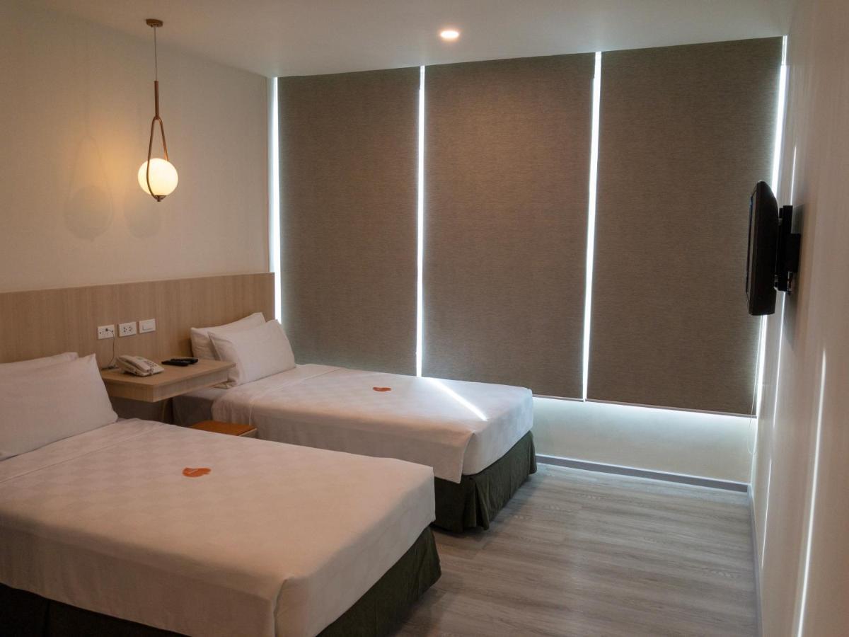 Go Hotels Plus Mandaluyong Exteriér fotografie
