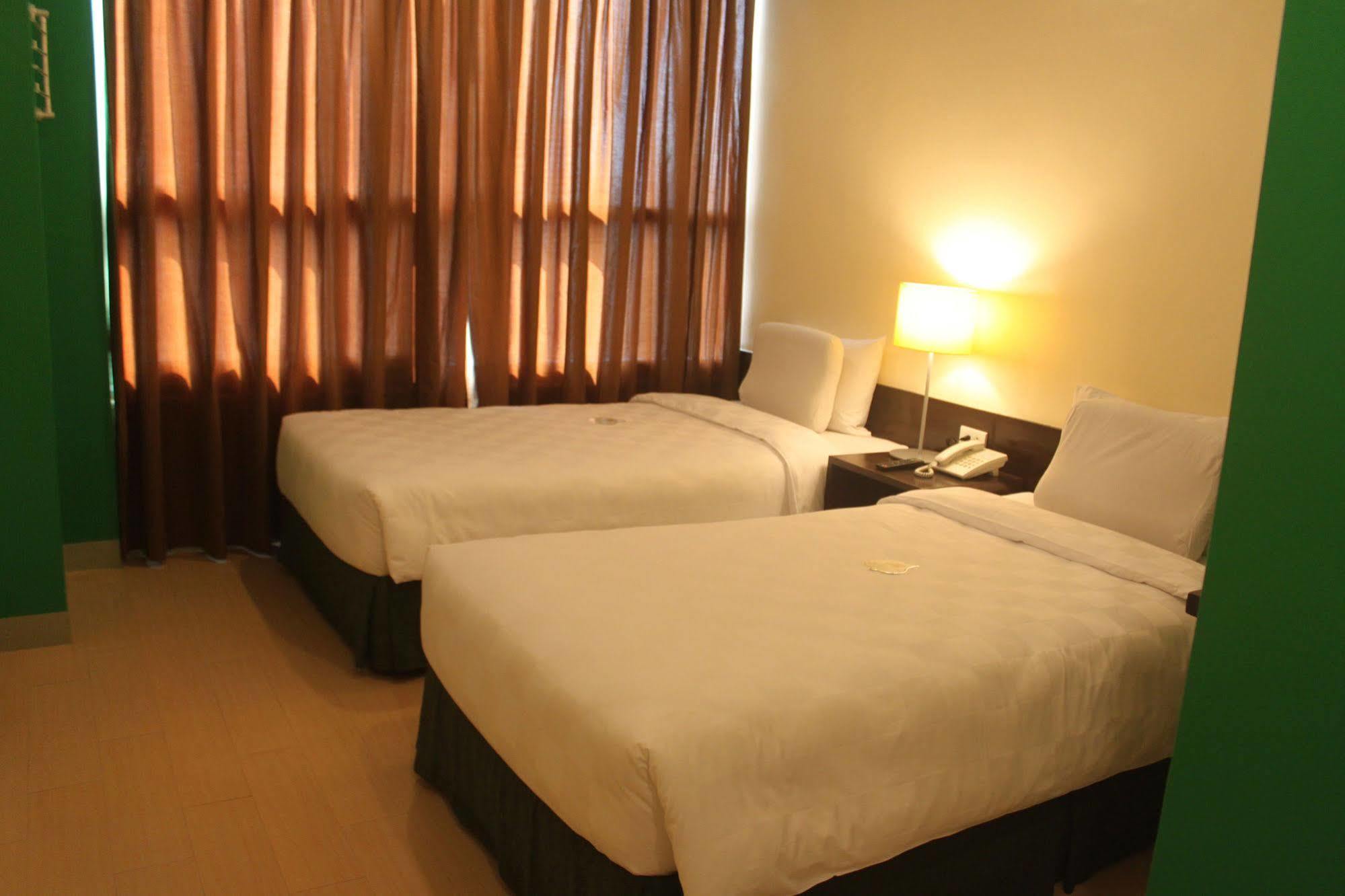 Go Hotels Plus Mandaluyong Exteriér fotografie